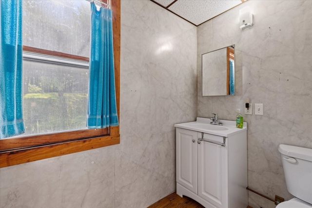 39 Southbridge Rd, Dudley, MA 01571
