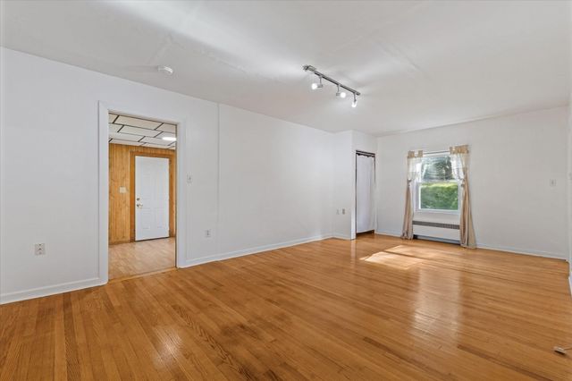 39 Southbridge Rd, Dudley, MA 01571