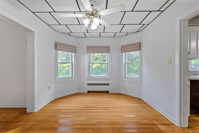 39 Southbridge Rd, Dudley, MA 01571