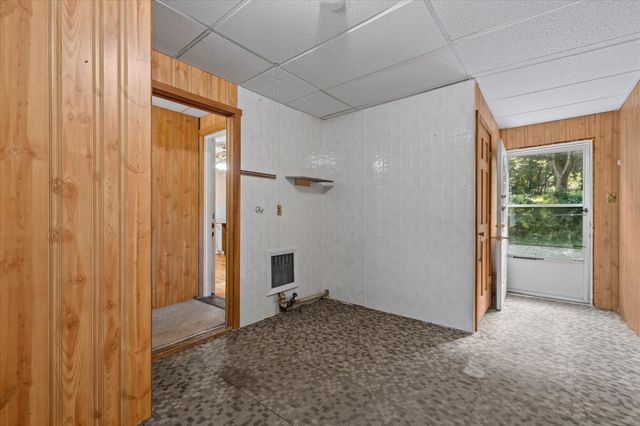 39 Southbridge Rd, Dudley, MA 01571