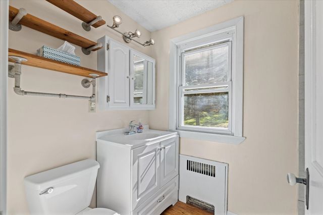 39 Southbridge Rd, Dudley, MA 01571