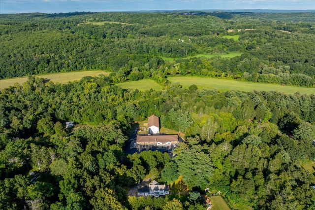 39 Southbridge Rd, Dudley, MA 01571