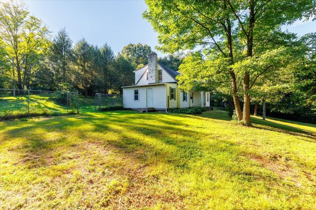 39 Southbridge Rd, Dudley, MA 01571