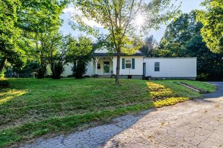 39 Southbridge Rd, Dudley, MA 01571