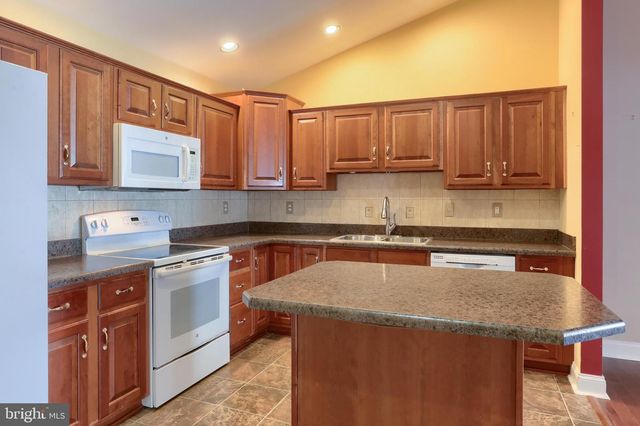 428 BAUMGARDNER DR, Harrisburg, PA 17112