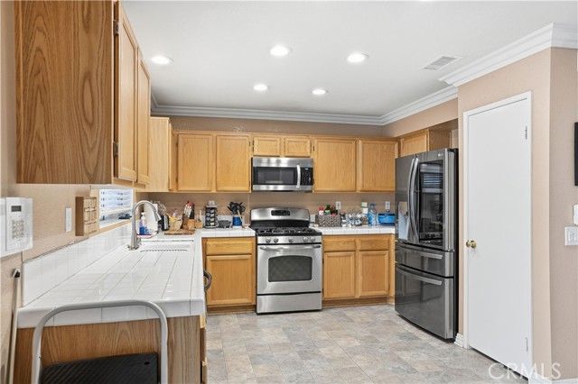 517 Louisville, Hemet, CA 92545