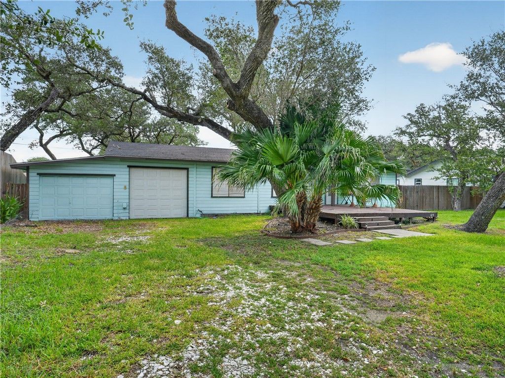 109 Palm St, Rockport, TX 78382 — photo 3
