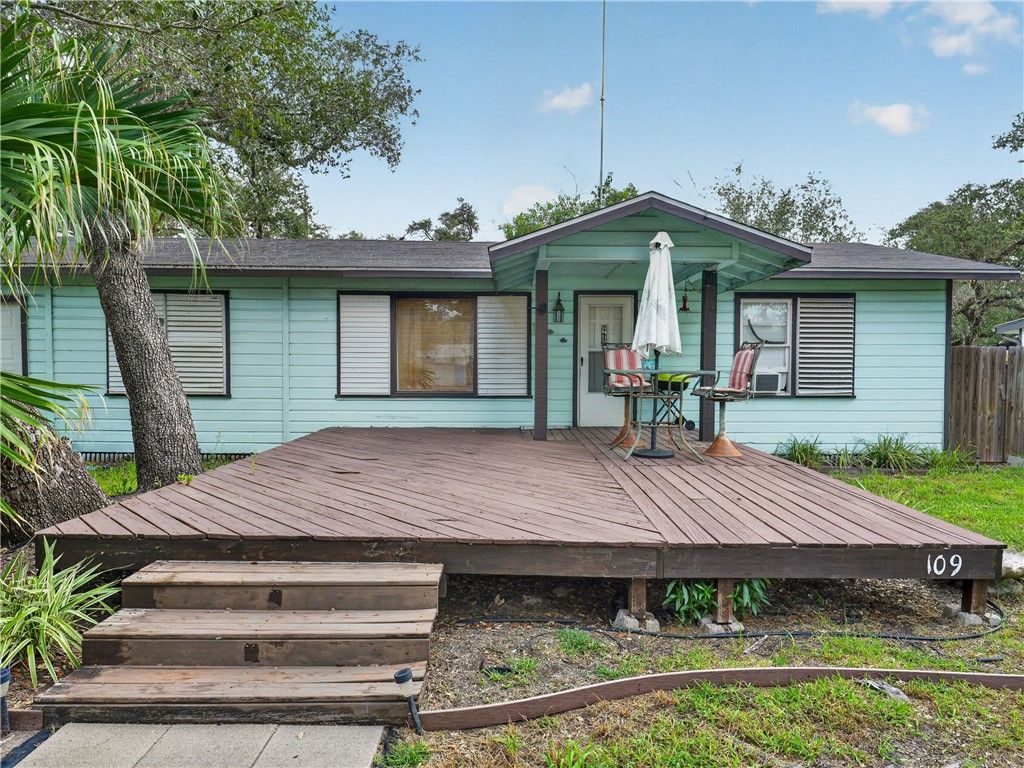 109 Palm St, Rockport, TX 78382 — photo 4