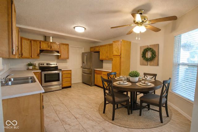 291 Lakemoore Street, Brownsburg, IN 46112