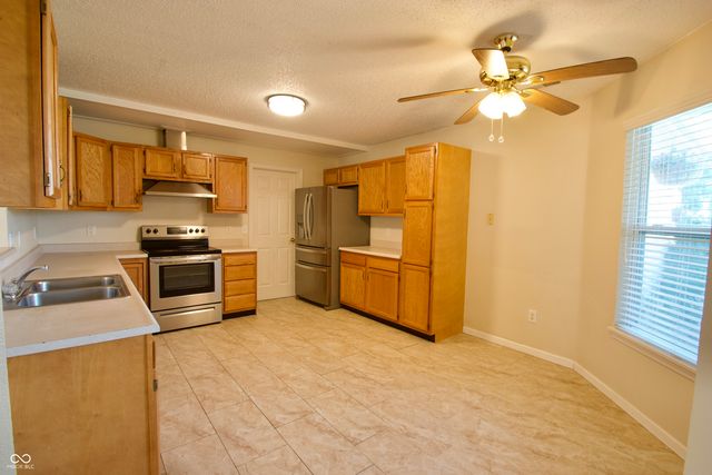 291 Lakemoore Street, Brownsburg, IN 46112