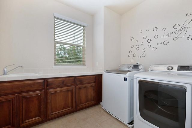 7077 Orchard Cir, Penryn, CA 95663