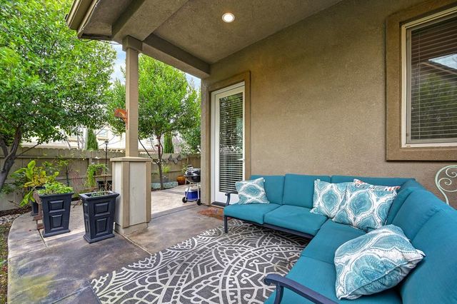 7077 Orchard Cir, Penryn, CA 95663