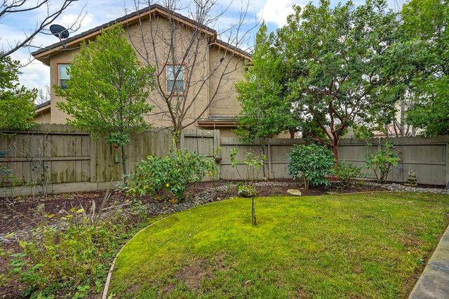7077 Orchard Cir, Penryn, CA 95663