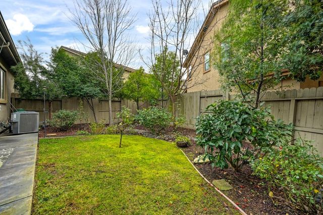 7077 Orchard Cir, Penryn, CA 95663