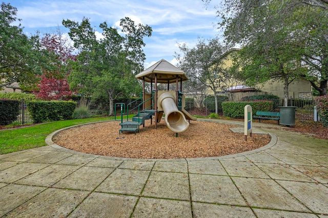 7077 Orchard Cir, Penryn, CA 95663