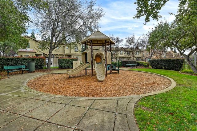 7077 Orchard Cir, Penryn, CA 95663