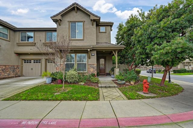 7077 Orchard Cir, Penryn, CA 95663
