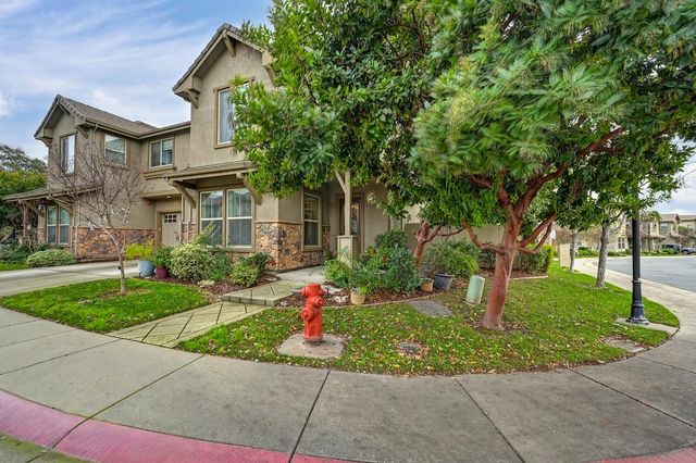 7077 Orchard Cir, Penryn, CA 95663