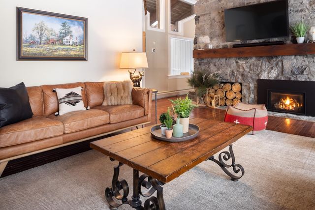 88 Upper Hollow Hill Road, Stowe, VT 05672