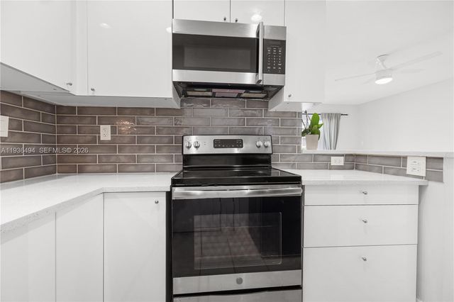 3040 NE 16th Ave 104, Oakland Park, FL 33334