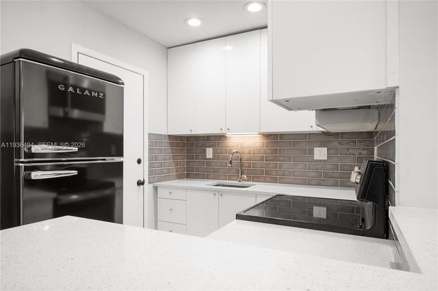 3040 NE 16th Ave 104, Oakland Park, FL 33334