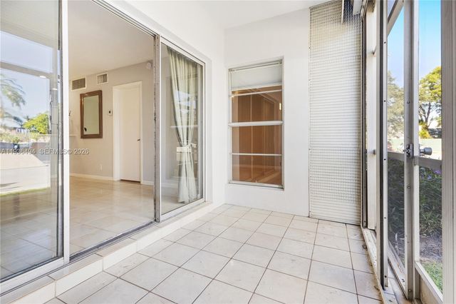 3040 NE 16th Ave 104, Oakland Park, FL 33334