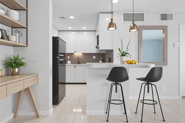 3040 NE 16th Ave 104, Oakland Park, FL 33334