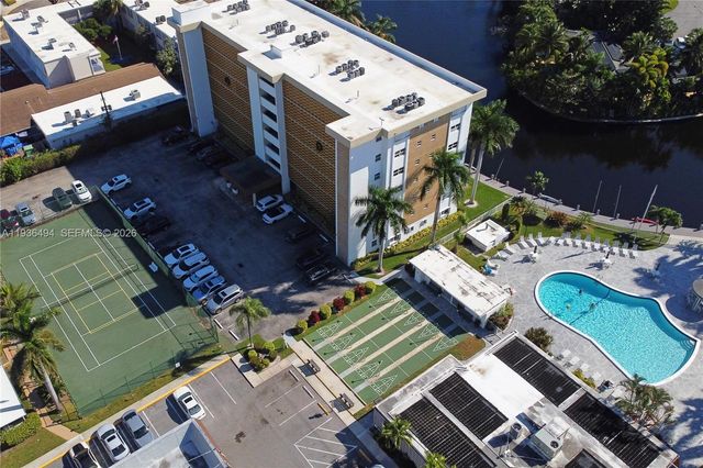 3040 NE 16th Ave 104, Oakland Park, FL 33334