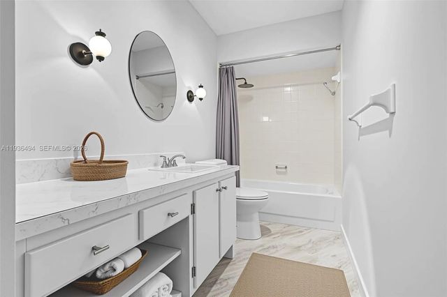 3040 NE 16th Ave 104, Oakland Park, FL 33334