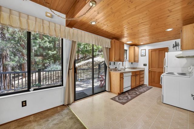 4285 Sierra Springs Dr, Pollock Pines, CA 95726