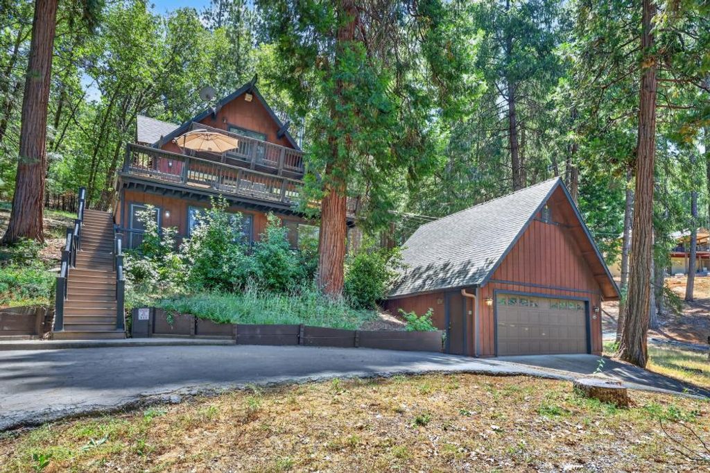 4285 Sierra Springs Dr, Pollock Pines, CA 95726
