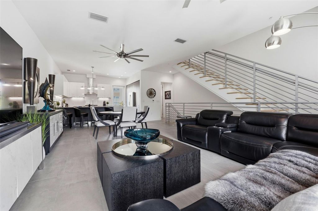 Image 12 of property listing at 620 RAWLS AVENUE, Sarasota, FL 34236