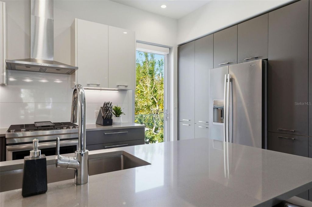 Image 17 of property listing at 620 RAWLS AVENUE, Sarasota, FL 34236