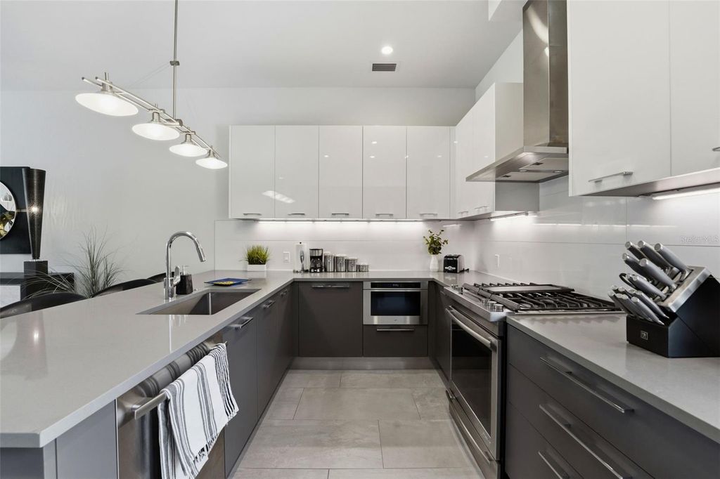 Image 18 of property listing at 620 RAWLS AVENUE, Sarasota, FL 34236