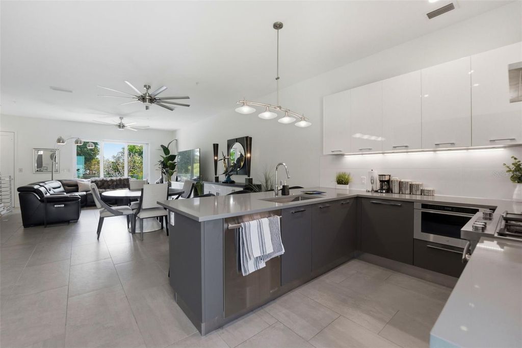 Image 19 of property listing at 620 RAWLS AVENUE, Sarasota, FL 34236