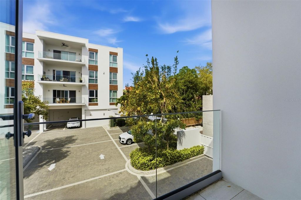 Image 21 of property listing at 620 RAWLS AVENUE, Sarasota, FL 34236