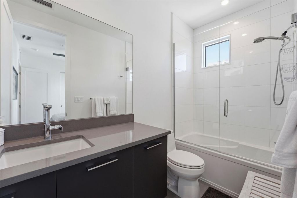 Image 29 of property listing at 620 RAWLS AVENUE, Sarasota, FL 34236