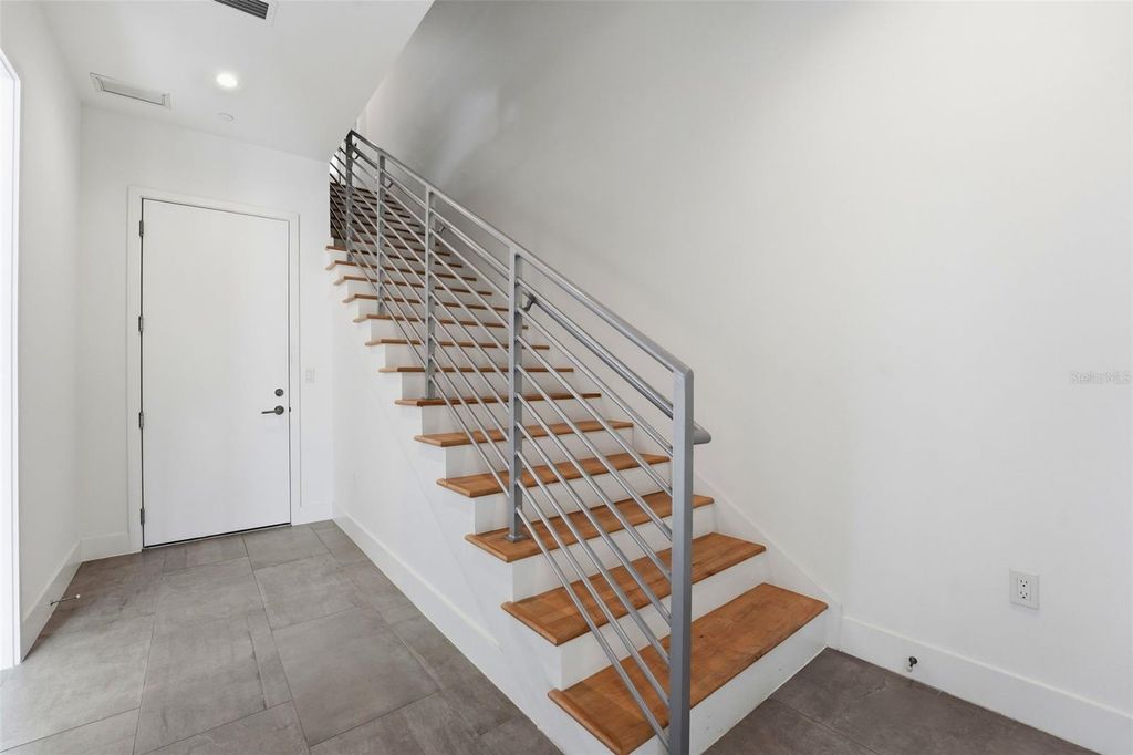 Image 4 of property listing at 620 RAWLS AVENUE, Sarasota, FL 34236