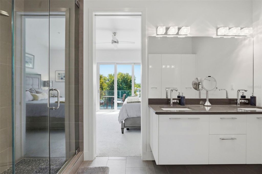 Image 32 of property listing at 620 RAWLS AVENUE, Sarasota, FL 34236