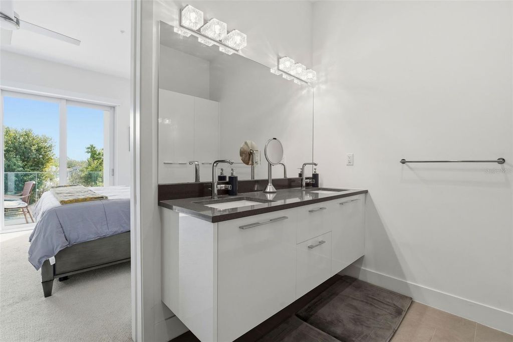 Image 33 of property listing at 620 RAWLS AVENUE, Sarasota, FL 34236