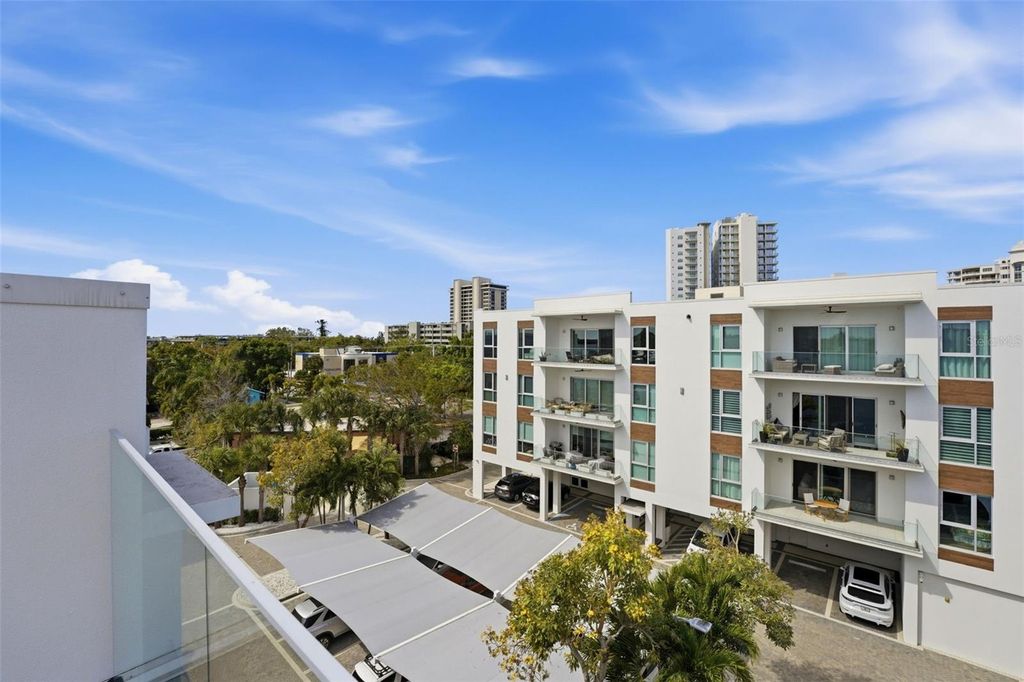 Image 38 of property listing at 620 RAWLS AVENUE, Sarasota, FL 34236