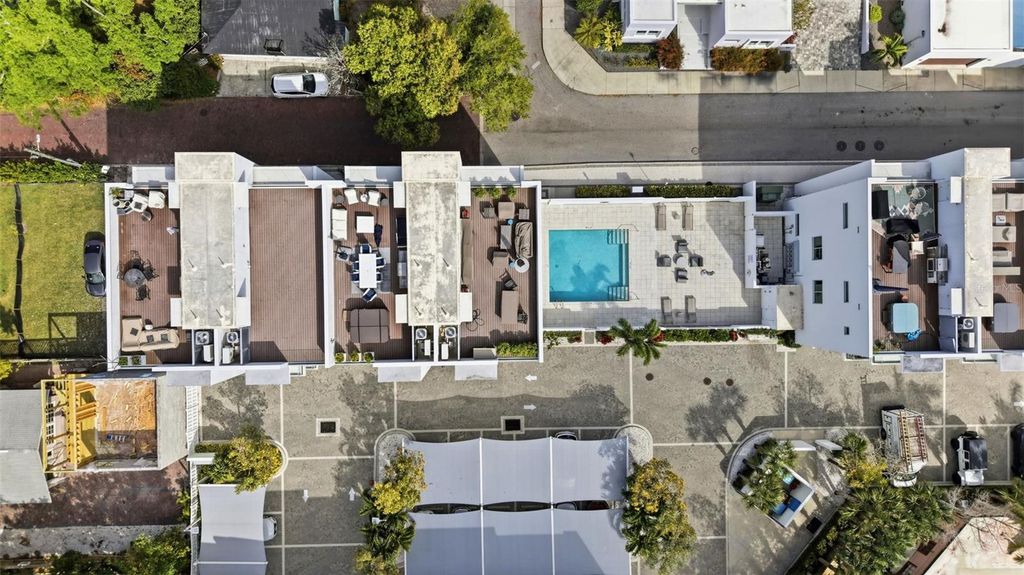 Image 47 of property listing at 620 RAWLS AVENUE, Sarasota, FL 34236