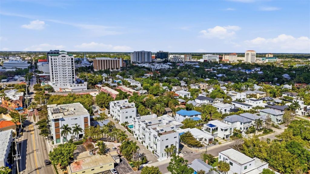 Image 52 of property listing at 620 RAWLS AVENUE, Sarasota, FL 34236