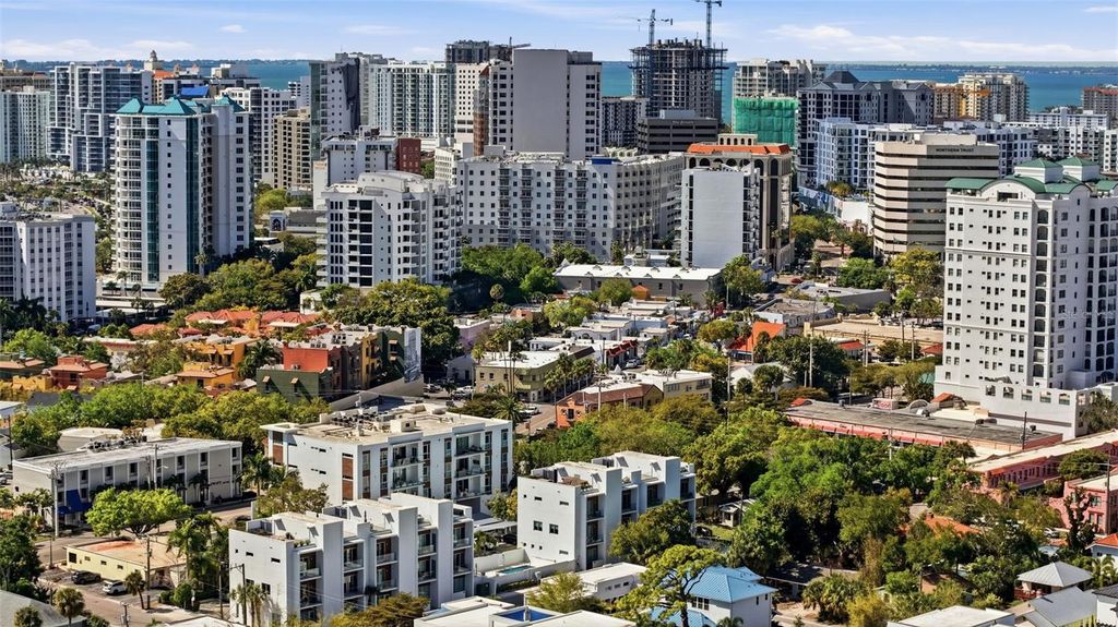 Image 57 of property listing at 620 RAWLS AVENUE, Sarasota, FL 34236