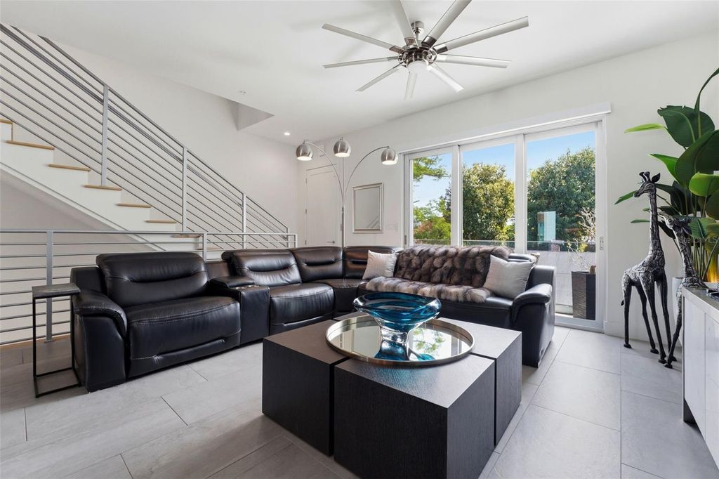 Image 10 of property listing at 620 RAWLS AVENUE, Sarasota, FL 34236