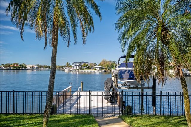 3598 10TH STREET NE, St Petersburg, FL 33704