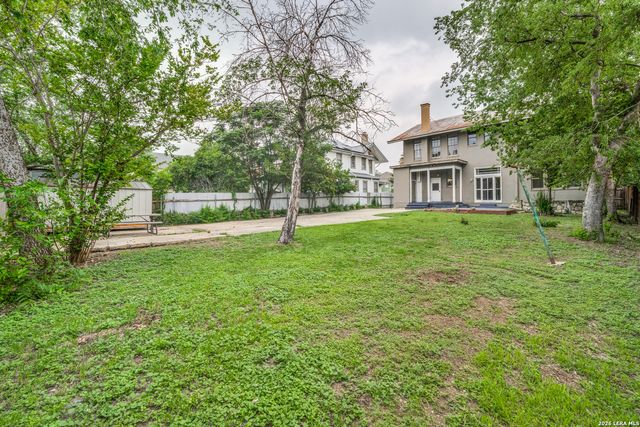 514 E PARK AVE, San Antonio, TX 78212
