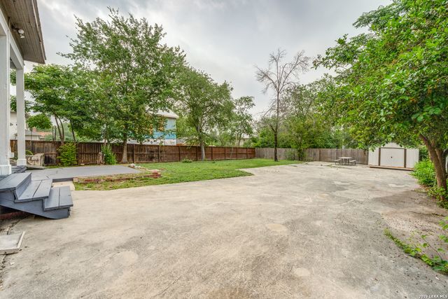 514 E PARK AVE, San Antonio, TX 78212