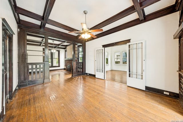 514 E PARK AVE, San Antonio, TX 78212