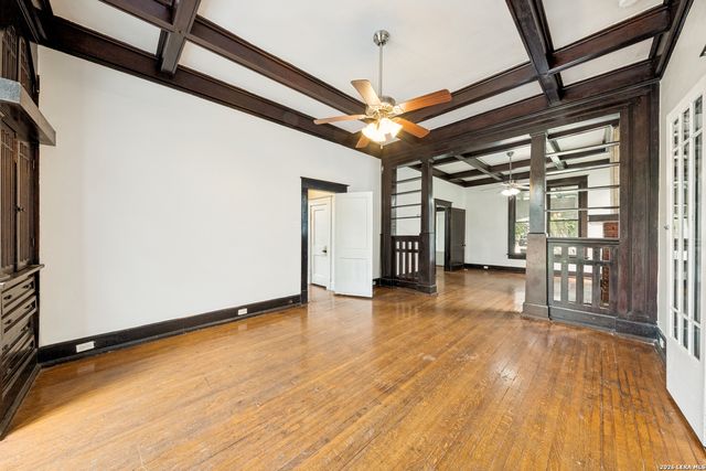 514 E PARK AVE, San Antonio, TX 78212